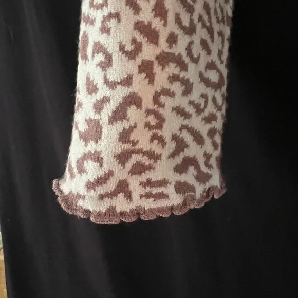 Sweater - Picture 2 of 8